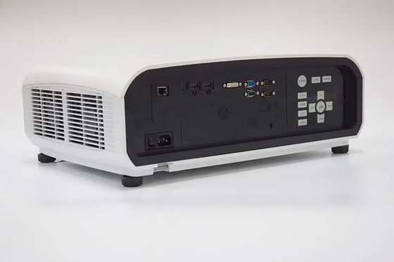 Projektor 12000-Lumen DLP 4K z krótkim odbiciem dla dużych kin na zewnątrz