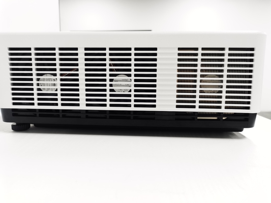 FLYIN 4K Laser 3LCD 7000 Ansi Lumens Projektor 3840*2160 Sprzęt prezentacyjny dla dużych miejsc występów na zewnątrz