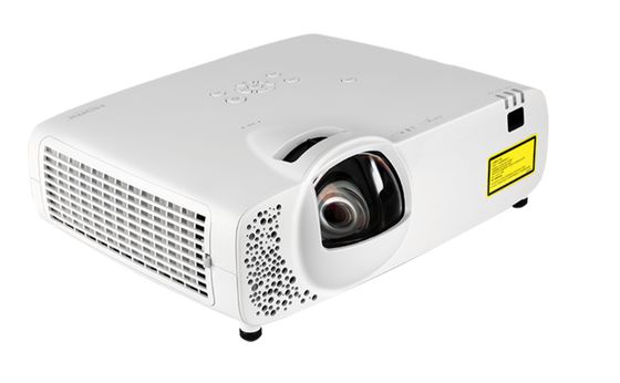 Projektor laserowy Flyin 5500 ANSI lumenów natywny 4K 3LCD laserowy krótki rzut HDBaseT do mapowania 3D w edukacji